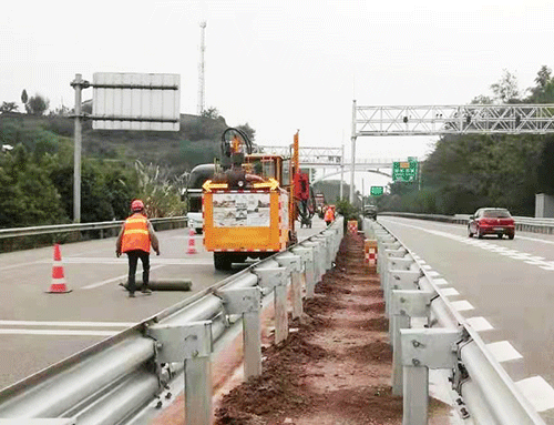 高速路波形護欄安裝