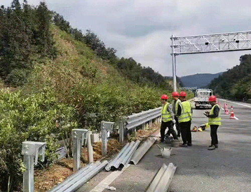 道路護欄施工